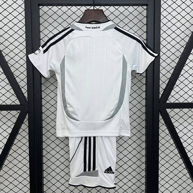 Camiseta y Pantalones Cortos Niños Real Madrid Home Retro 06/07