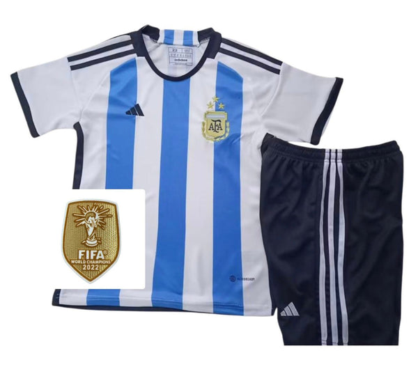 Camiseta y Pantalones Cortos para Niño Argentina - 3 ESTRELLAS - 22/23 - CON PARCHE DE CAMPEÓN DE LA COPA DEL MUNDO