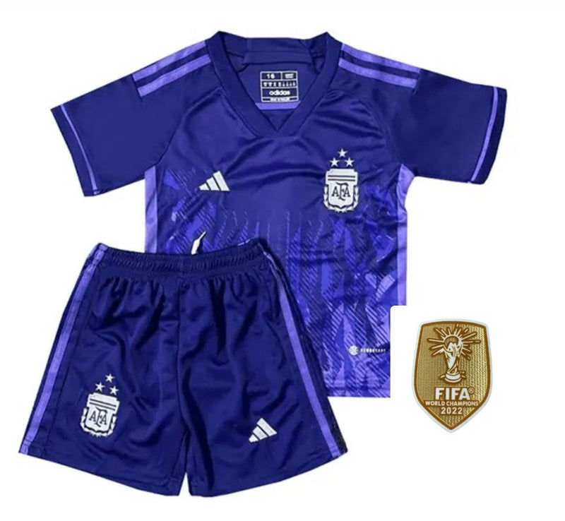 Camiseta y Pantalones Cortos para Niño Argentina II - 3 ESTRELLAS - 22/23 - CON PARCHE DE CAMPEÓN DE LA COPA DEL MUNDO